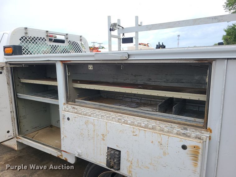 image for item MO9965 2010 Ford F550 Super Duty  utility / service truck