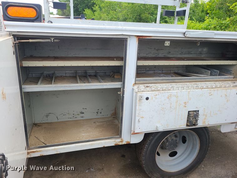 image for item MO9965 2010 Ford F550 Super Duty  utility / service truck