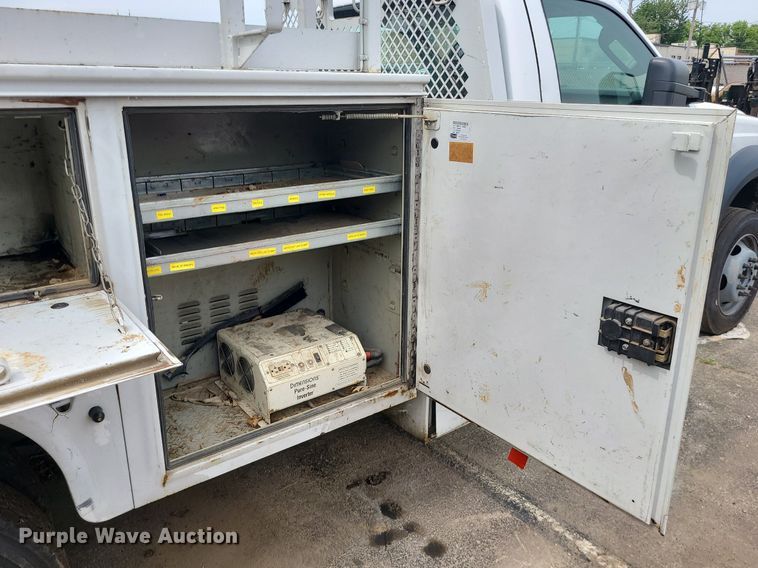 image for item MO9965 2010 Ford F550 Super Duty  utility / service truck