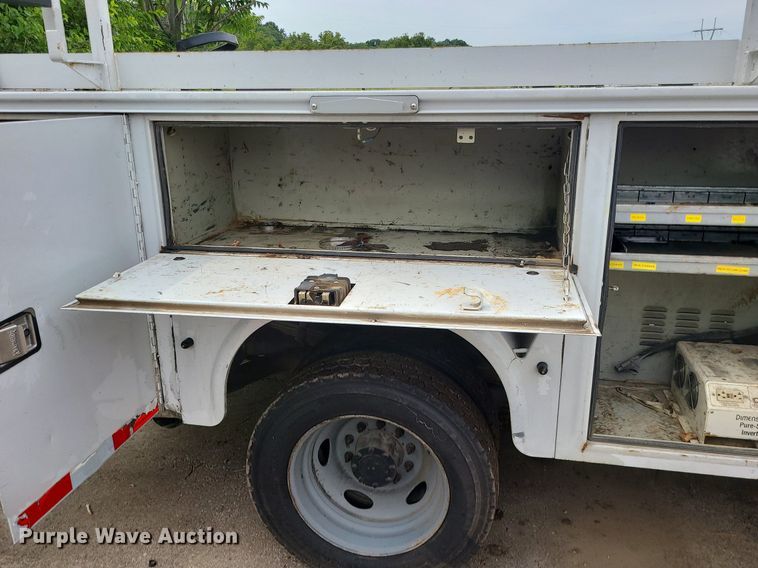 image for item MO9965 2010 Ford F550 Super Duty  utility / service truck