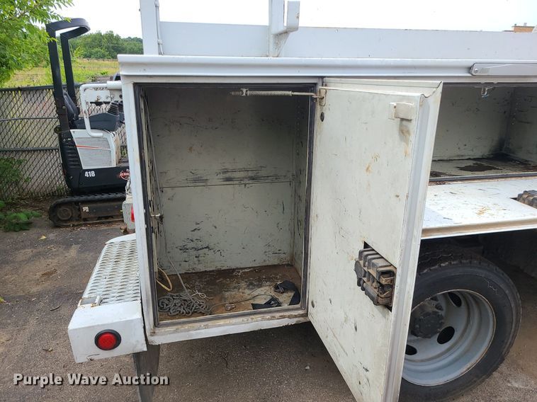 image for item MO9965 2010 Ford F550 Super Duty  utility / service truck