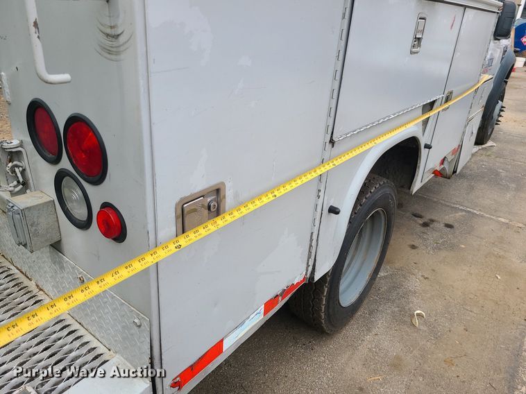 image for item MO9965 2010 Ford F550 Super Duty  utility / service truck