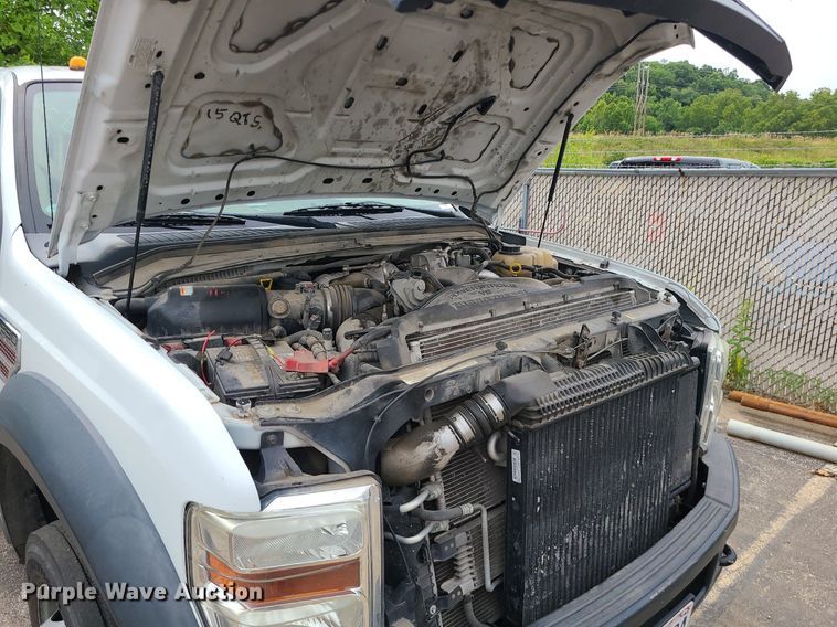 image for item MO9965 2010 Ford F550 Super Duty  utility / service truck