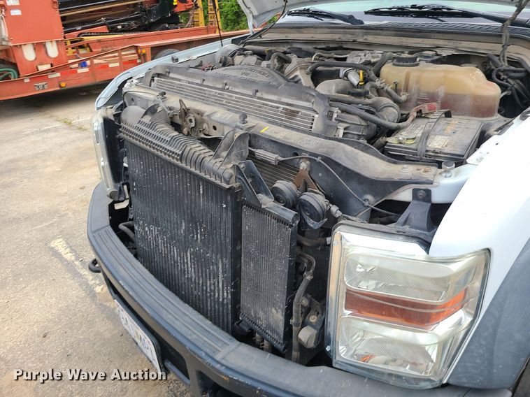 image for item MO9965 2010 Ford F550 Super Duty  utility / service truck