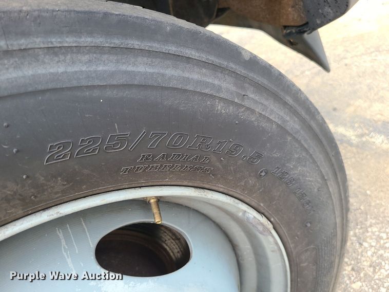 image for item MO9965 2010 Ford F550 Super Duty  utility / service truck