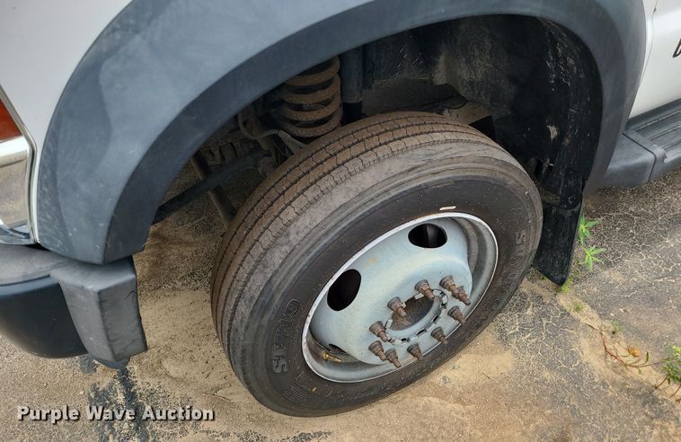 image for item MO9965 2010 Ford F550 Super Duty  utility / service truck