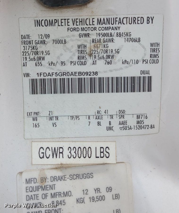 image for item MO9965 2010 Ford F550 Super Duty  utility / service truck