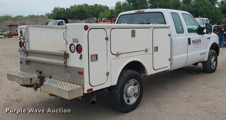 image for item MO9967 2007 Ford F250 Super Duty  SuperCab utility bed pickup truck