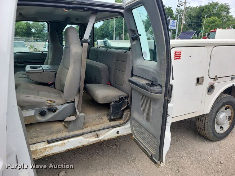 image for item MO9967 2007 Ford F250 Super Duty  SuperCab utility bed pickup truck