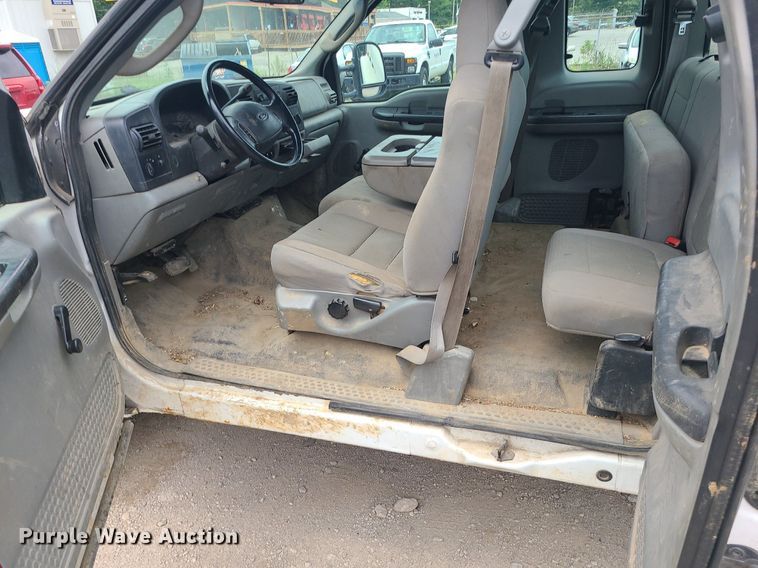 image for item MO9967 2007 Ford F250 Super Duty  SuperCab utility bed pickup truck