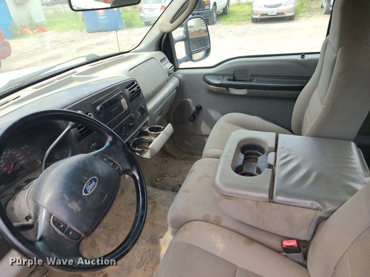 image for item MO9967 2007 Ford F250 Super Duty  SuperCab utility bed pickup truck