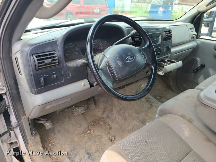 image for item MO9967 2007 Ford F250 Super Duty  SuperCab utility bed pickup truck