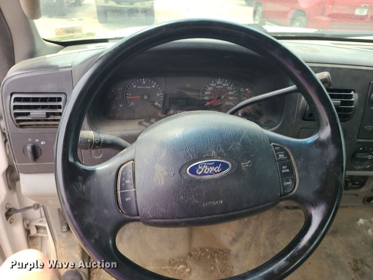 image for item MO9967 2007 Ford F250 Super Duty  SuperCab utility bed pickup truck