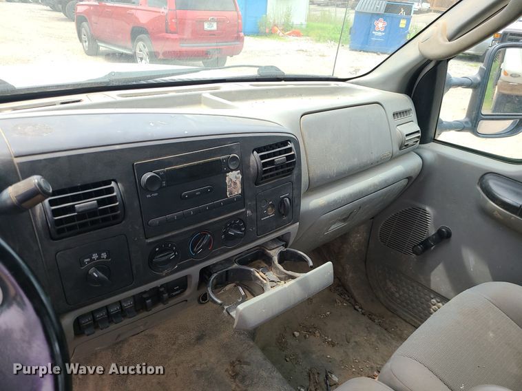 image for item MO9967 2007 Ford F250 Super Duty  SuperCab utility bed pickup truck