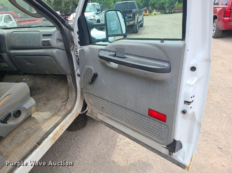 image for item MO9967 2007 Ford F250 Super Duty  SuperCab utility bed pickup truck