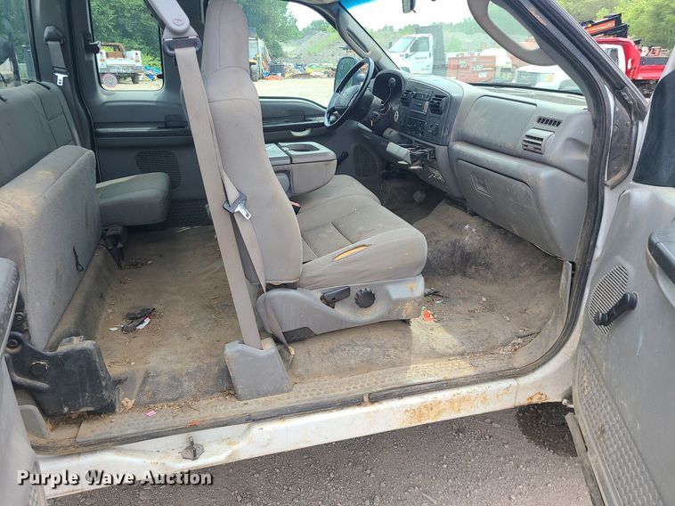 image for item MO9967 2007 Ford F250 Super Duty  SuperCab utility bed pickup truck