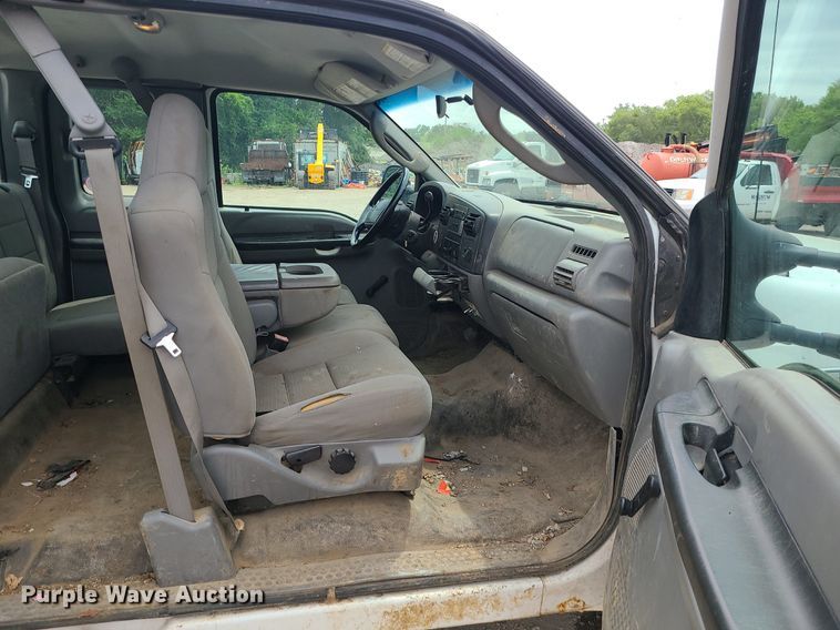 image for item MO9967 2007 Ford F250 Super Duty  SuperCab utility bed pickup truck