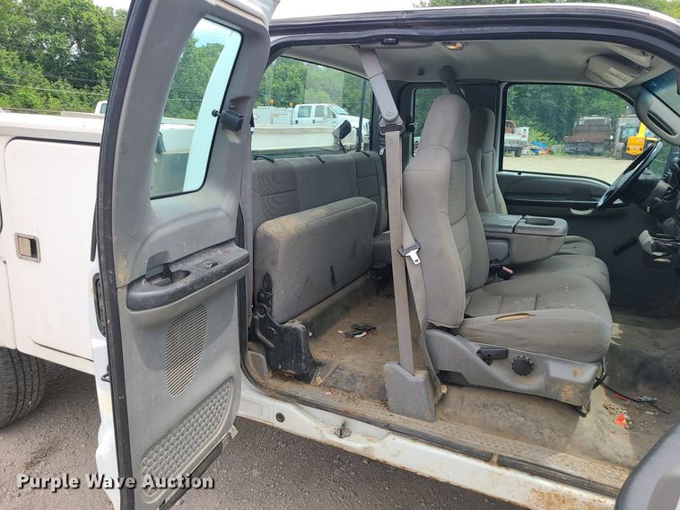 image for item MO9967 2007 Ford F250 Super Duty  SuperCab utility bed pickup truck