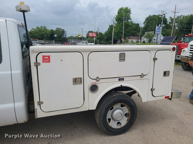 image for item MO9967 2007 Ford F250 Super Duty  SuperCab utility bed pickup truck