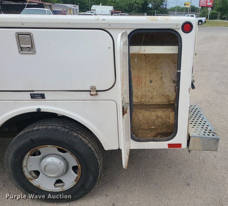 image for item MO9967 2007 Ford F250 Super Duty  SuperCab utility bed pickup truck