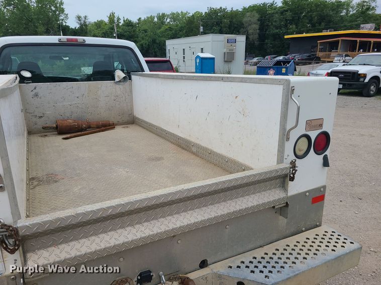 image for item MO9967 2007 Ford F250 Super Duty  SuperCab utility bed pickup truck