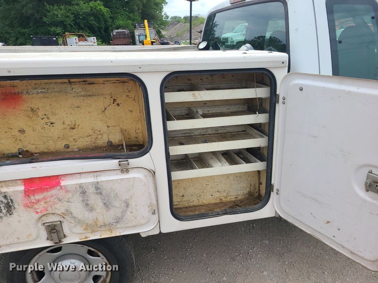 image for item MO9967 2007 Ford F250 Super Duty  SuperCab utility bed pickup truck