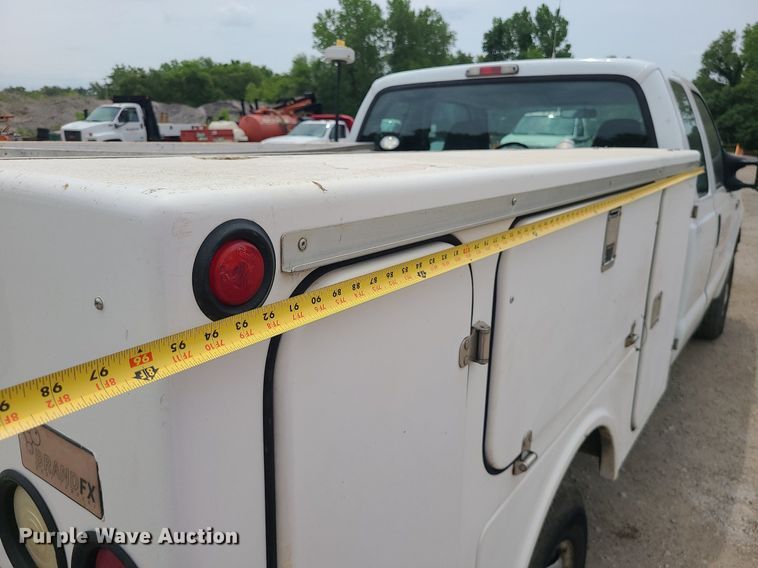 image for item MO9967 2007 Ford F250 Super Duty  SuperCab utility bed pickup truck