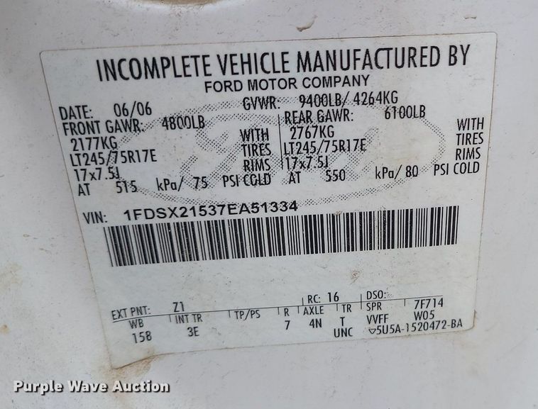 image for item MO9967 2007 Ford F250 Super Duty  SuperCab utility bed pickup truck