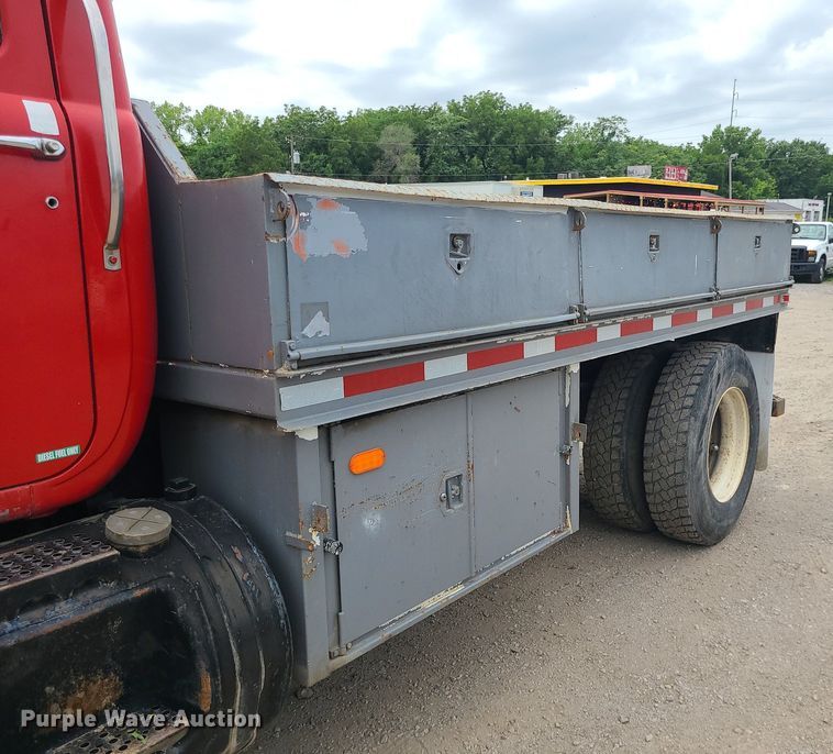 image for item MO9968 1988 Mack R690T  flatbed truck