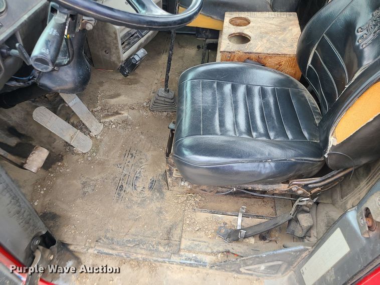 image for item MO9968 1988 Mack R690T  flatbed truck