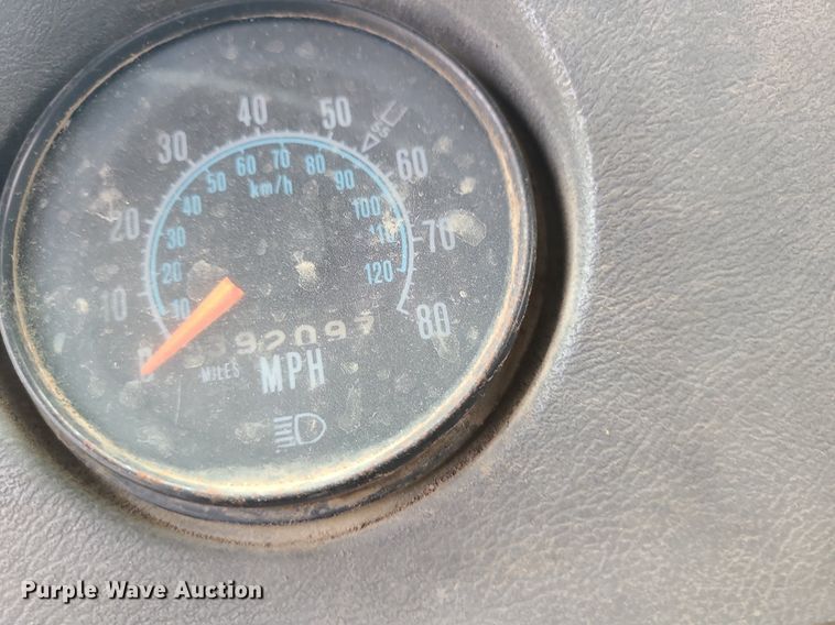 image for item MO9968 1988 Mack R690T  flatbed truck