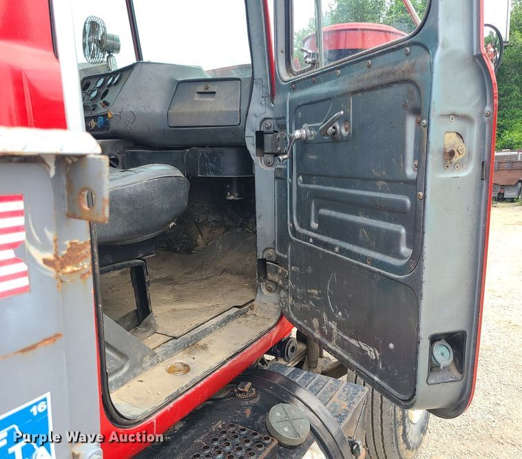 image for item MO9968 1988 Mack R690T  flatbed truck