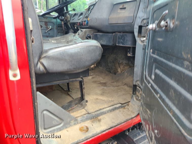 image for item MO9968 1988 Mack R690T  flatbed truck