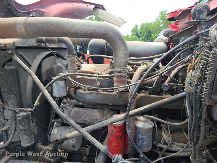 image for item MO9968 1988 Mack R690T  flatbed truck