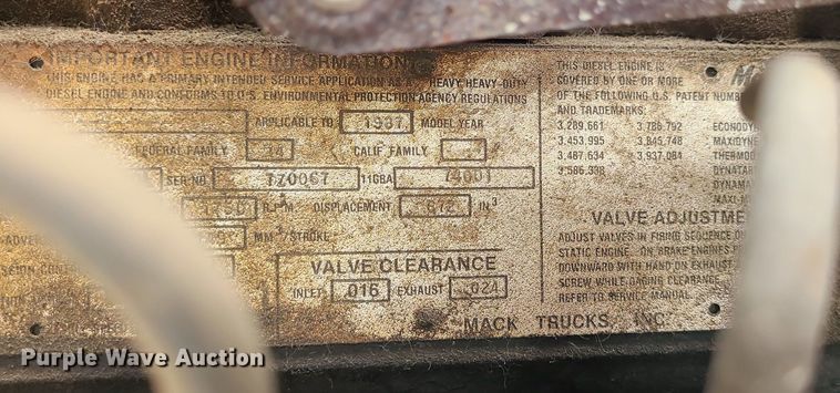 image for item MO9968 1988 Mack R690T  flatbed truck