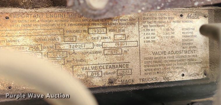 image for item MO9968 1988 Mack R690T  flatbed truck