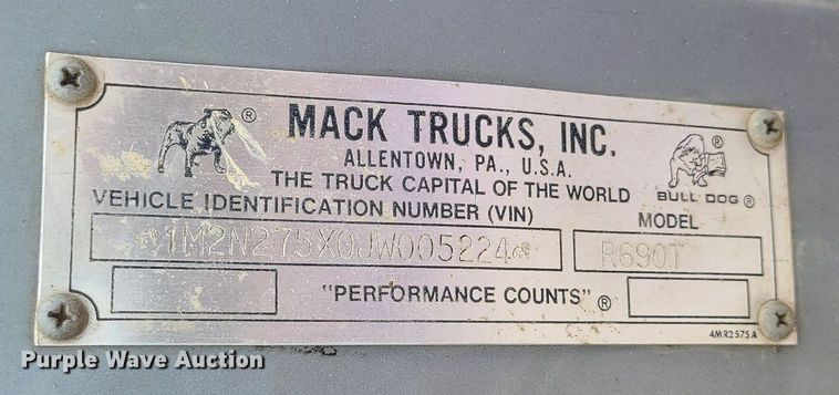 image for item MO9968 1988 Mack R690T  flatbed truck