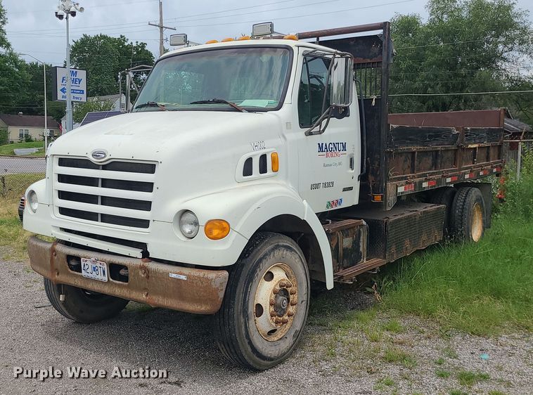 image for item MO9969 1999 Sterling L-Line  dump truck