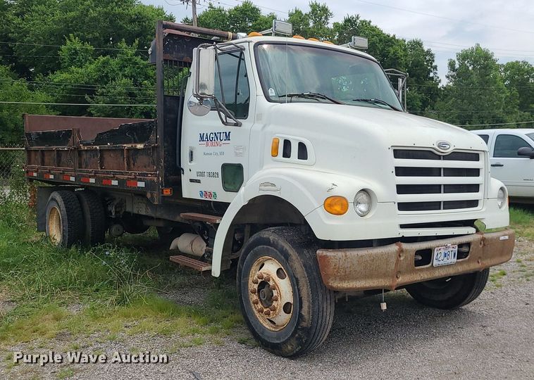 image for item MO9969 1999 Sterling L-Line  dump truck