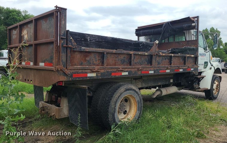image for item MO9969 1999 Sterling L-Line  dump truck