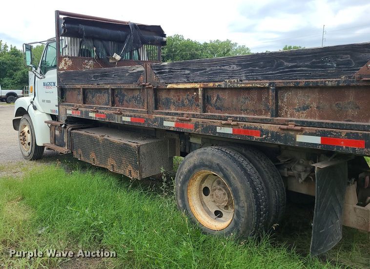 image for item MO9969 1999 Sterling L-Line  dump truck