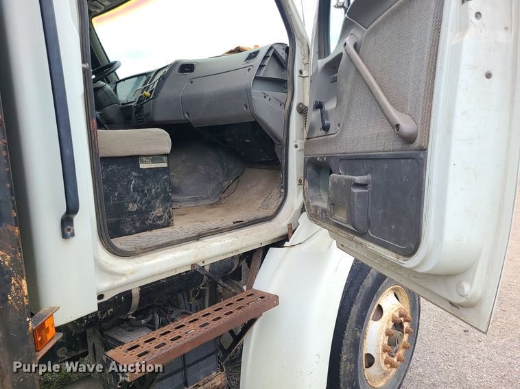 image for item MO9969 1999 Sterling L-Line  dump truck