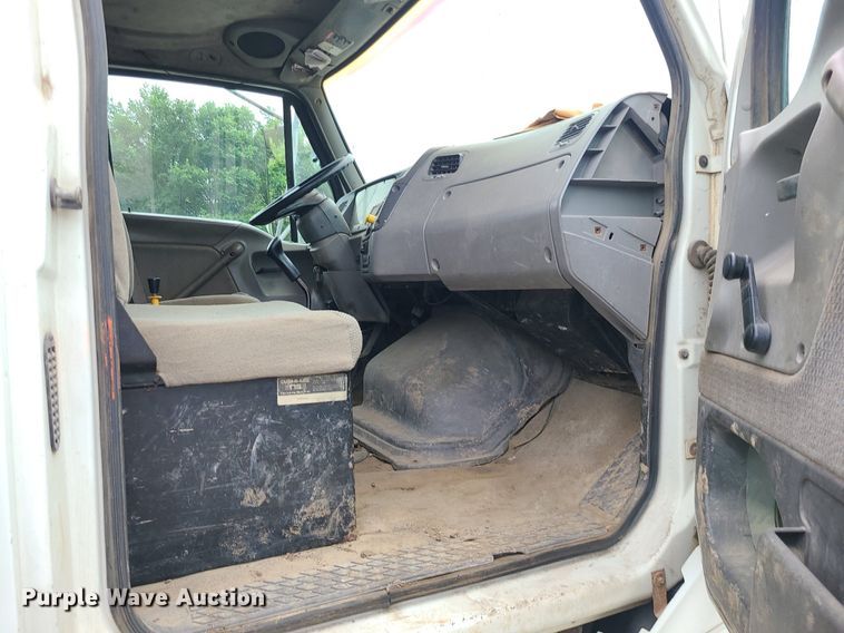 image for item MO9969 1999 Sterling L-Line  dump truck