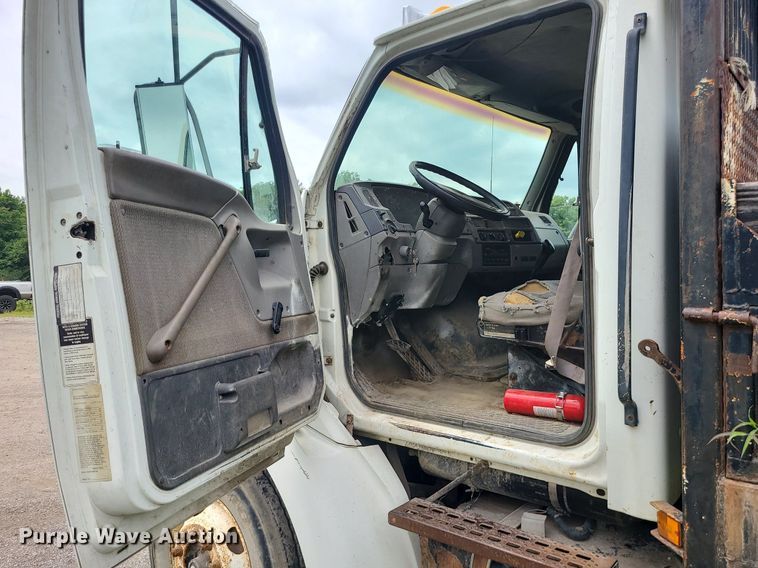 image for item MO9969 1999 Sterling L-Line  dump truck