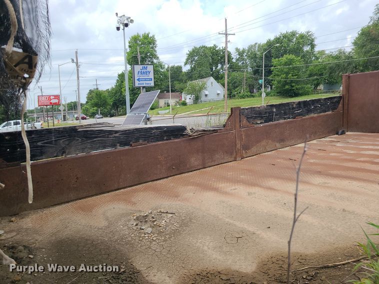 image for item MO9969 1999 Sterling L-Line  dump truck