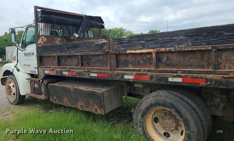 image for item MO9969 1999 Sterling L-Line  dump truck