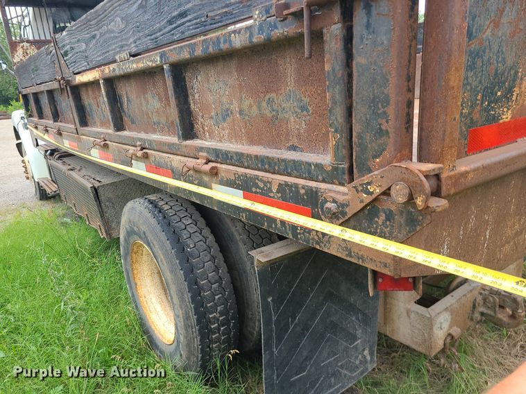 image for item MO9969 1999 Sterling L-Line  dump truck