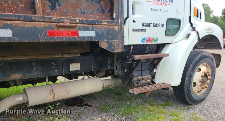 image for item MO9969 1999 Sterling L-Line  dump truck