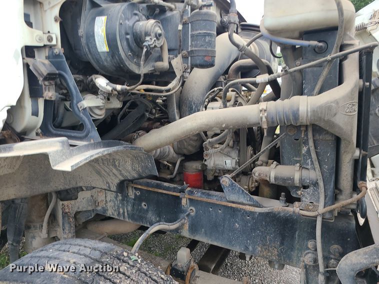 image for item MO9969 1999 Sterling L-Line  dump truck