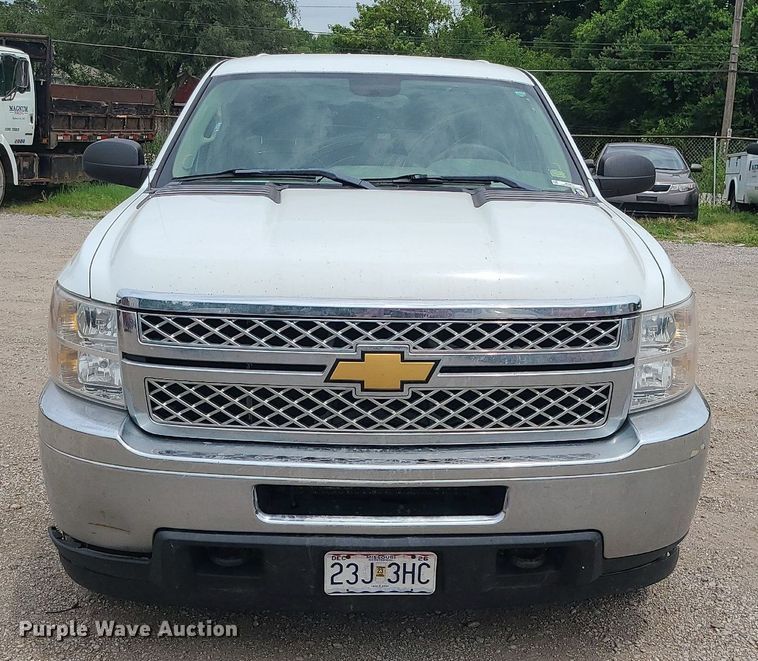 image for item MO9970 2012 Chevrolet Silverado 2500HD  Crew Cab pickup truck